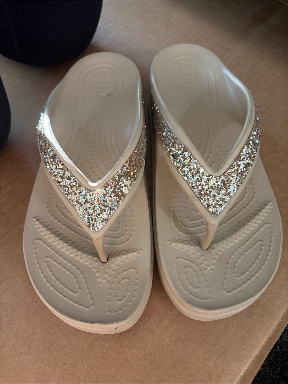 CROCS Women's Glitter Thong Sandals - Beige with Gold Sparkle